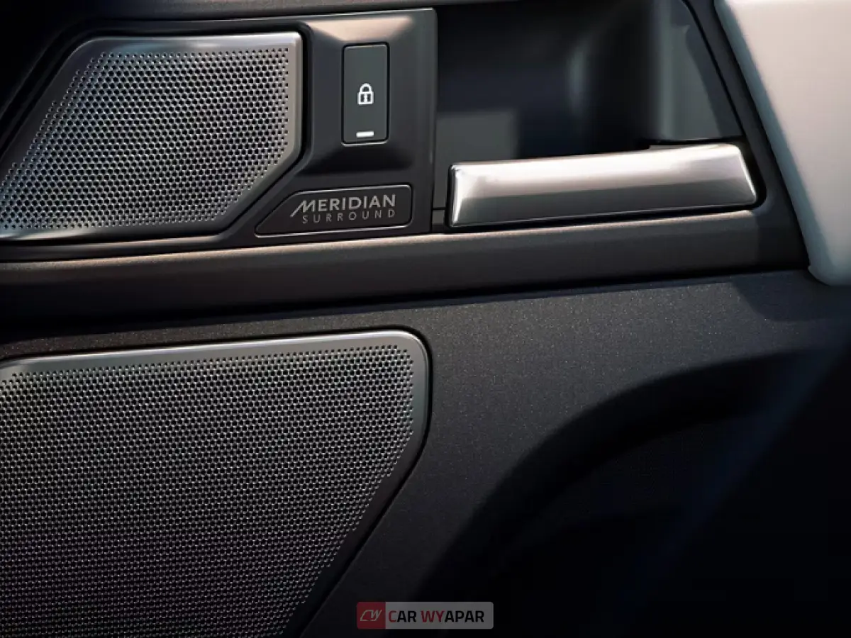 Land Rover Defender 130 Top Feature